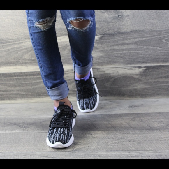 New Stylish Black Sneakers 👟 - Picture 2 of 8